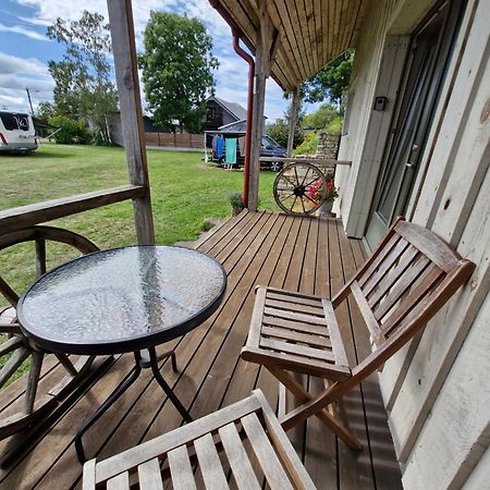 Piibelehe Guest Accommodation Kuressaare Bagian luar foto
