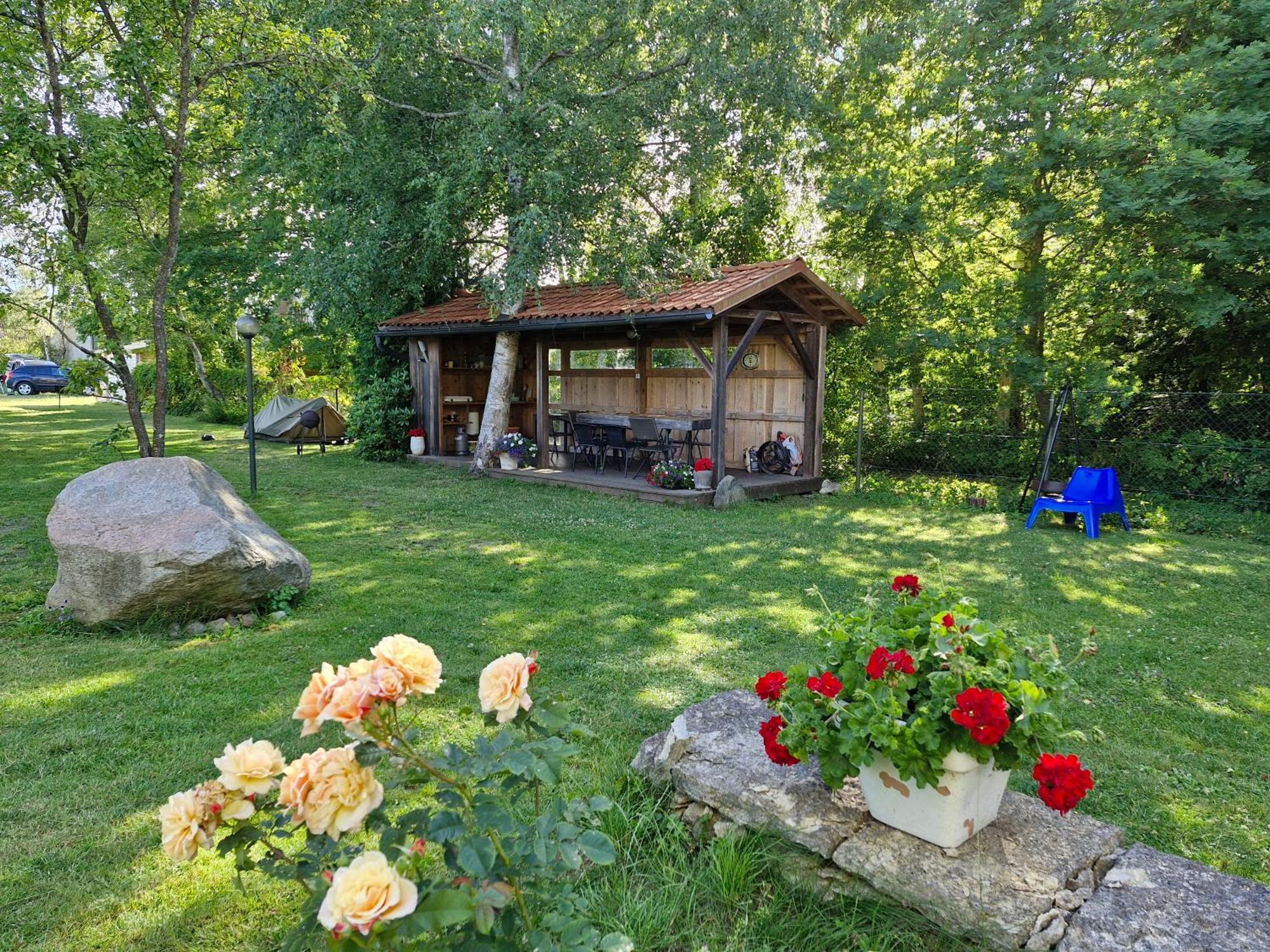 Piibelehe Guest Accommodation Kuressaare Bagian luar foto